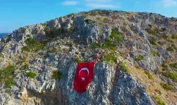 Büyük Kiremit Adası’na dev Türk Bayrağı