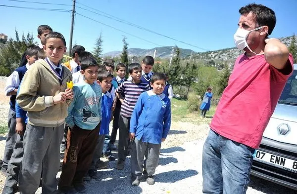 Uğur Acar yeni yüzüyle ilk kez köyüne gitti