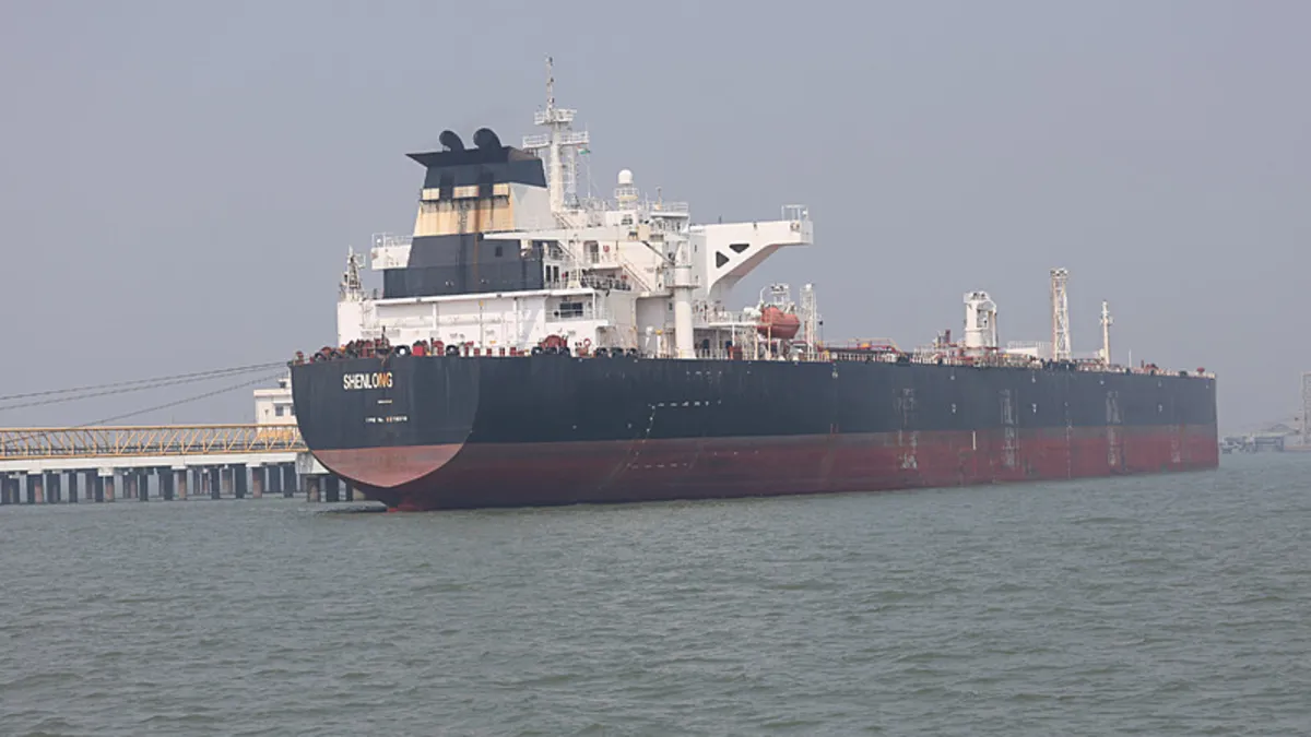 Trump’tan ‘Hürmüz’ uyarısı: Boğaza girmeye çalışan gemileri ablukaya alacağız