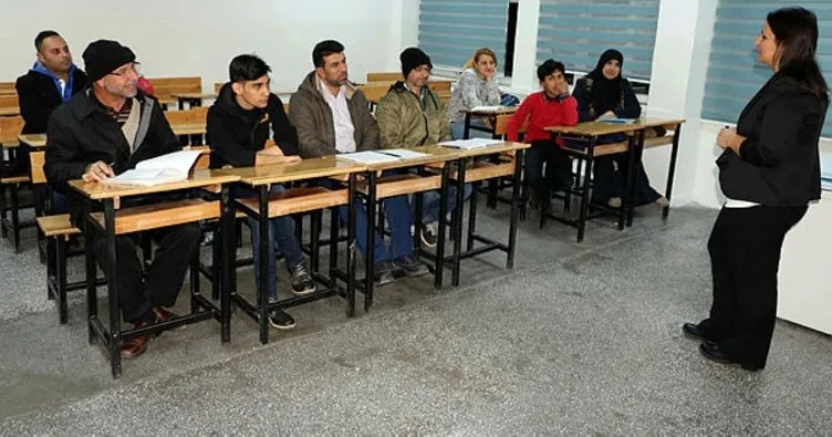 Yozgat’ta mülteciler Türkçe öğreniyor