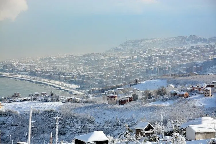 Trabzon’da kar manzaraları adeta büyüledi