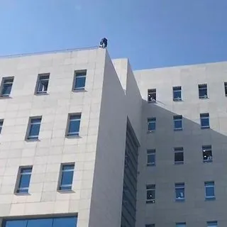 TBMM'de intihar girişimi... Meclis Halkla İlişkiler binasının çatısında intihar girişimi