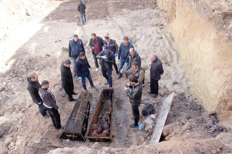 İnşaat kazısında Rus komutana ait mezar çıktı, çalışmalar durduruldu