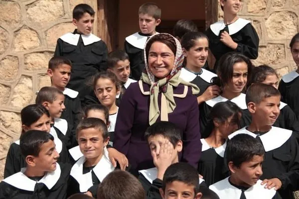 Demet Akbağ kılıktan kılığa girdi