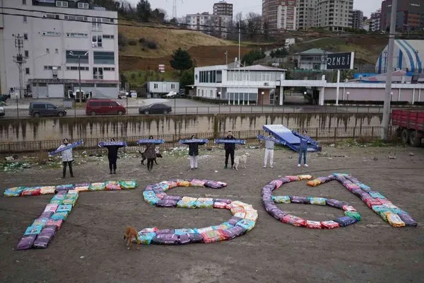 Trabzonspor Rota Akçaabat Taraftarları’ndan sokak hayvanları için anlamlı proje