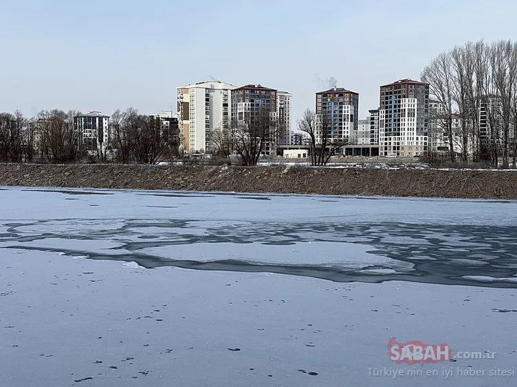 Sivas’ta derece -18’i gördü: Kızılırmak Nehri dondu!
