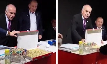 Gürsel Tekin’den bomba ’baklava kutusu’ göndermesi! CHP’li başkan yardımcısı rüşvet alırken suçüstü yakalanmıştı...