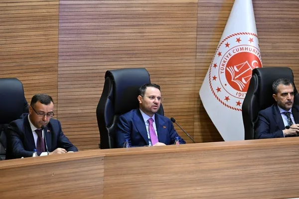 bakan-gurlekten-hakim-ve-savcilara-net-mesaj-hedef-sureye-uymayana-islem-1778864081367.jpg