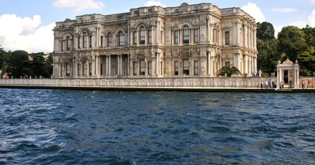 istanbul-icin-tehlike-canlari-dolmabahce-sarayi-beylerbeyi-sarayi-kucuksu-kasri-ortakoy-camii-sular-altinda-ka-1694087868024.jpg