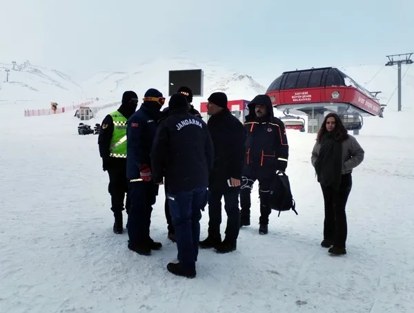 erciyes-kayak-merkezinde-cig-dustu-3-turist-cig-altinda-kaldi-1642344297170.jpg