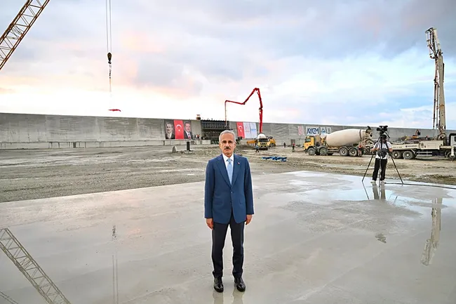 bakan-uraloglu-ulkemizin-gelecegine-yon-verecek-stratejik-bir-eserden-soz-ediyoruz-1786991869466.jpeg Bakan Uraloğlu: “Ülkemizin geleceğine yön verecek stratejik bir eserden söz ediyoruz”