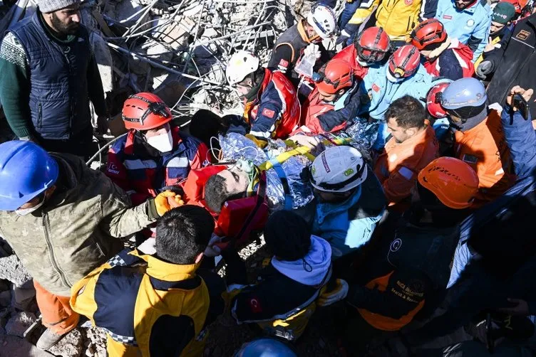 SON DAKİKA: Kahramanmaraş’ta 202. saatte mucize! Deprem enkazından 4 can çıkarıldı!
