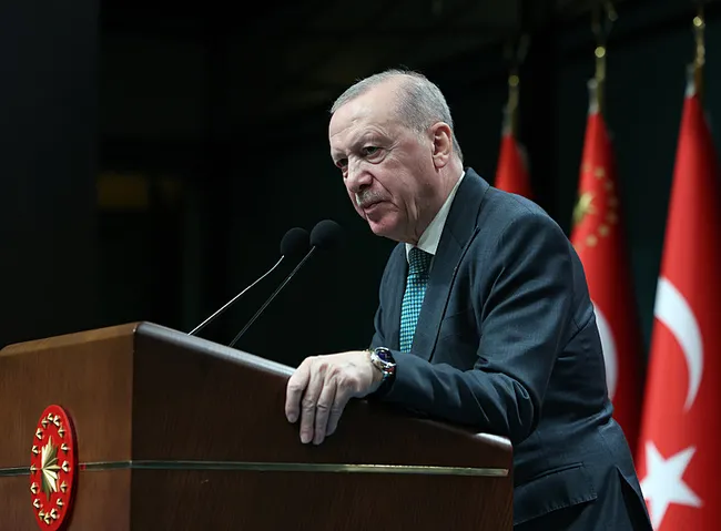 son-dakika-baskan-erdogan-yarin-cumhurbaskanligi-kabinesini-topluyor-okul-saldirilari-ve-gulistan-doku-dosyasi-1776602720402.jpeg SON DAKİKA… Başkan Erdoğan yarın Cumhurbaşkanlığı Kabinesi’ni topluyor: Okul saldırıları ve Gülistan Doku dosyası masada!