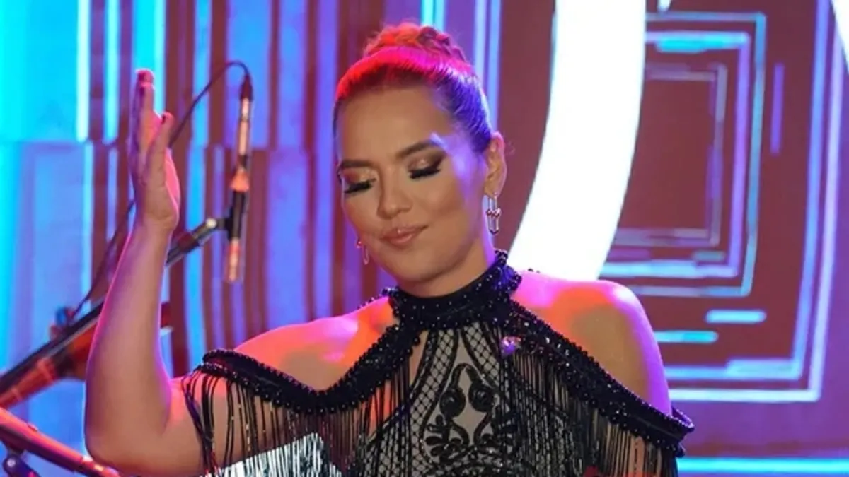 Takipçilerini 90’lı yıllara götürdü! Eski hali beğeni yağmuruna tutuldu