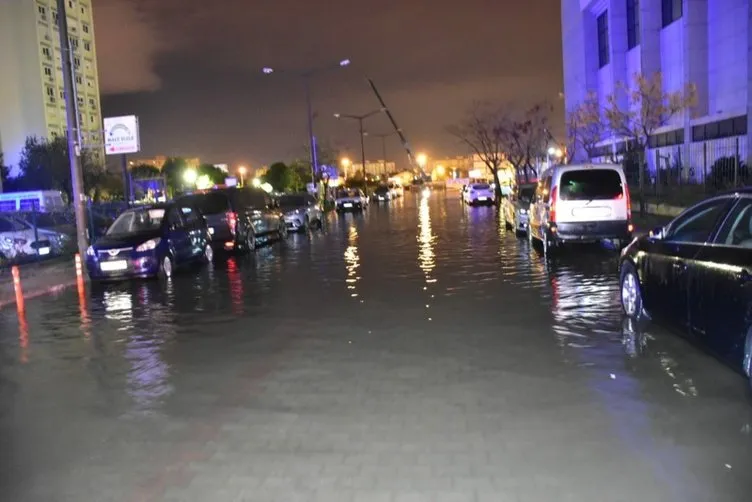 İzmir'deki sel felaketi havadan görüntülendi! Araçlar sular altında kaldı