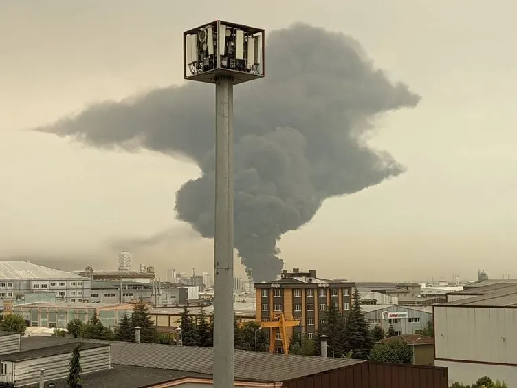 Son dakika: İstanbul Esenyurt’ta büyük yangın: Patlama sesleri geliyor!