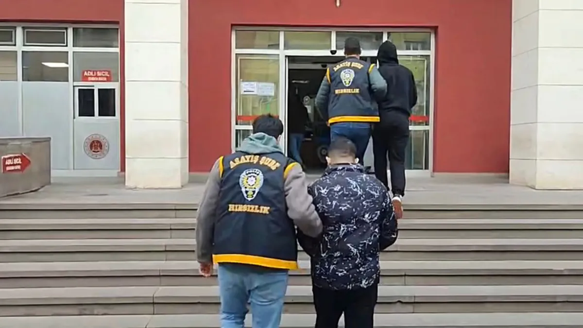 Manisa’da iş yeri hırsızlığı: 5 kişi tutuklandı Manisa’da iş yeri hırsızlığı: 5 kişi tutuklandı