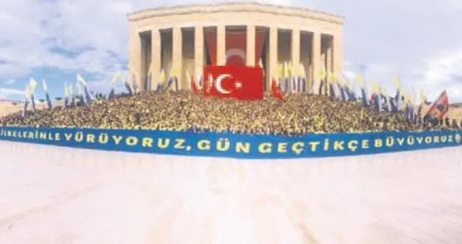 3 bin Fenerbahçeli, Ata’nın huzurunda pankart açtı!