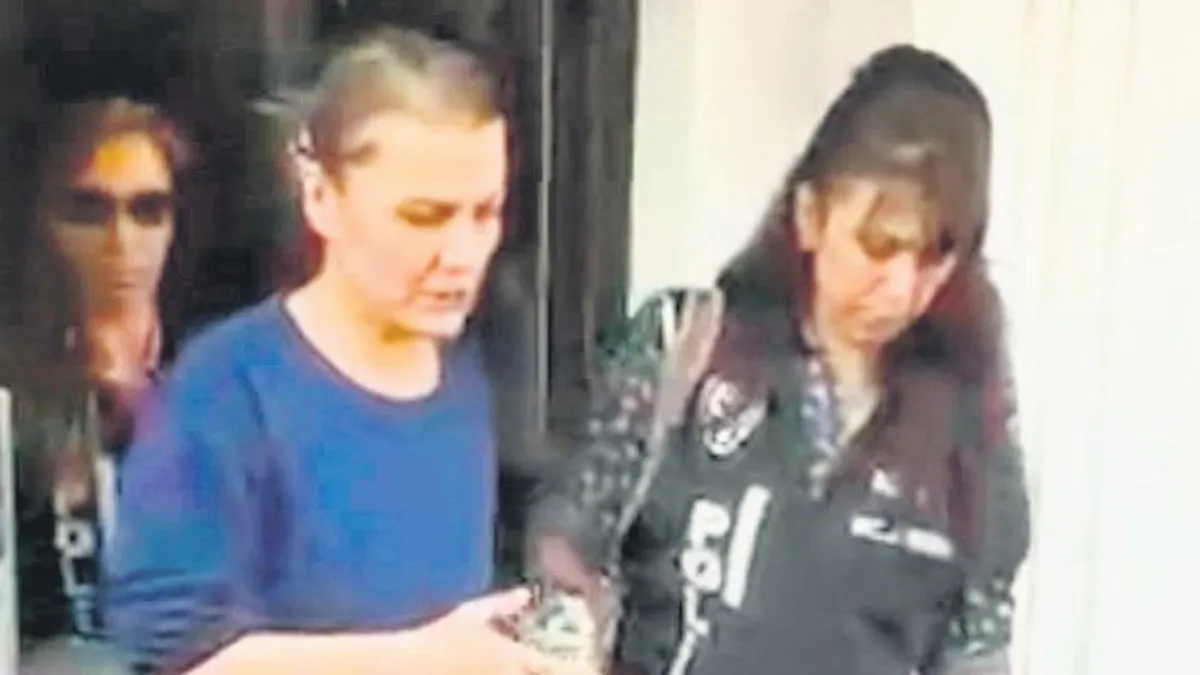 İzmit Belediyesi'nde yolsuzluk soruşturması kapsamında başkan ve diğer isimlerin gözaltına alınmasını gösteren görsel.
