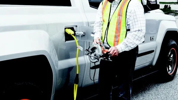 Workhorse W-15 ile ilk elektrikli pick-up geldi