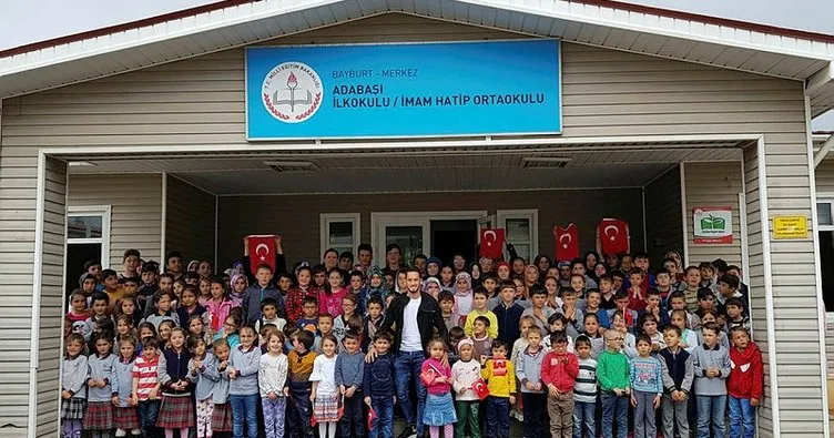Hakan Çalhanoğlu köy okulunu ziyaret etti