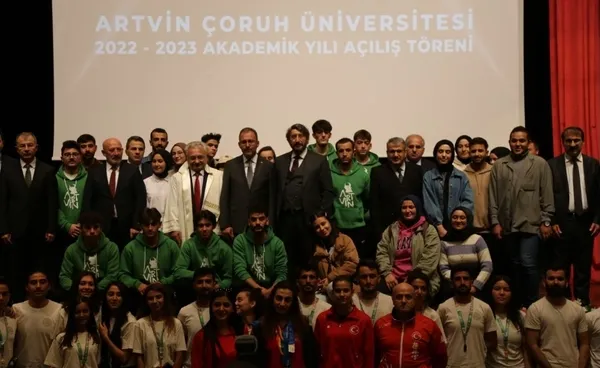 bakan-kasapoglu-artvin-universitesi-akademik-yil-acilisina-katildi-1667483558290.jpg