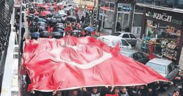 Öğrencilerden Erciyes’te Türk bayraklı destek