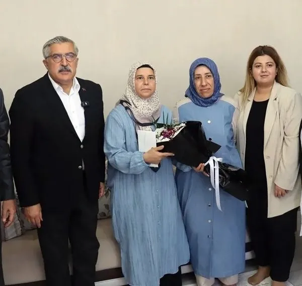 sehit-esi-cumhurbaskanimizin-aramasi-bizi-cok-mutlu-etti-1757166925260.jpg