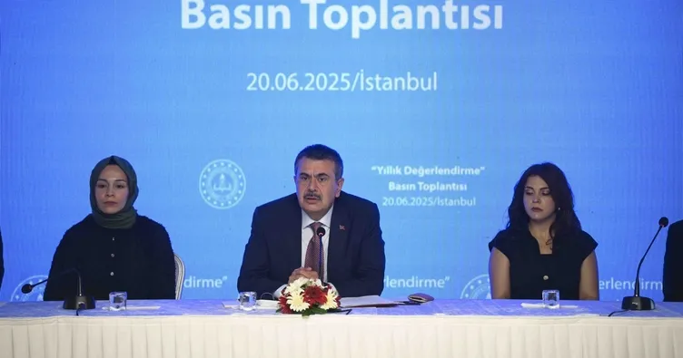 Milli Eğitim Bakanı Yusuf Tekin açıkladı: Yeni dönemde okul forması geri geliyor