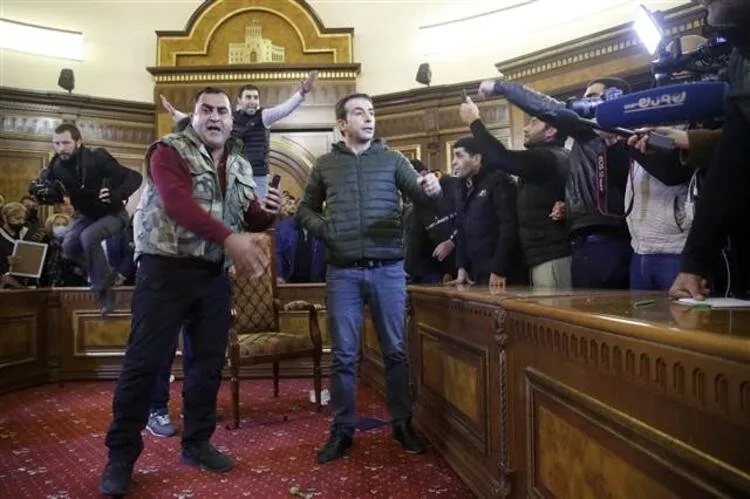 Son dakika haberi: Ermenistan resmi televizyonundan büyük rezalet! Ermeni halkı çılgına döndü