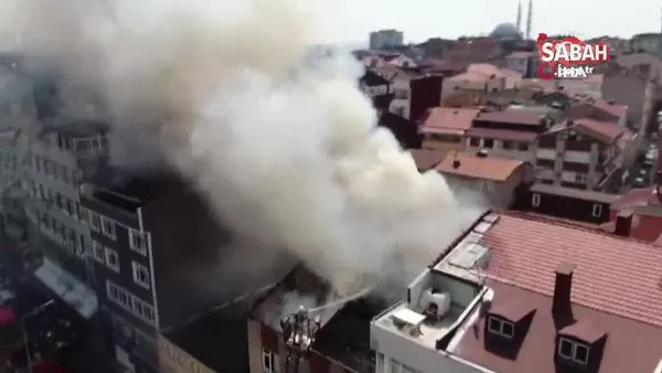 Kağıthane'de apartman çatısı alev alev yandı | Video