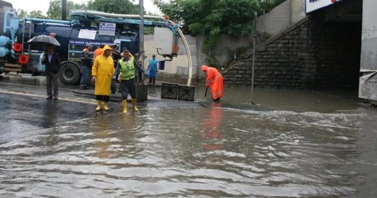 İstanbul’da sağanak su baskınlarına neden oldu