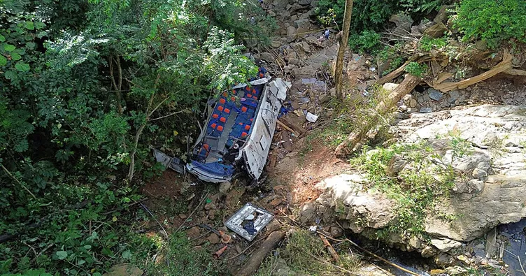 Kolombiya’da korkunç kaza: Okul otobüsü uçurumdan yuvarlandı!