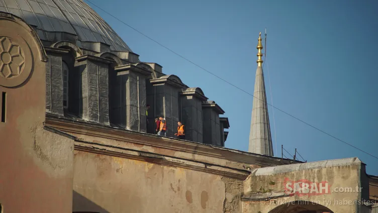 Εικόνες της τελευταίας στιγμής και όλες οι εξελίξεις από την Αγία Σοφία που προετοιμάστηκαν για την προσευχή της Παρασκευής