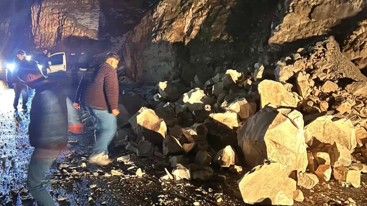 Şanlıurfa’da kar yağışı sonrasın heyelan meydana geldi