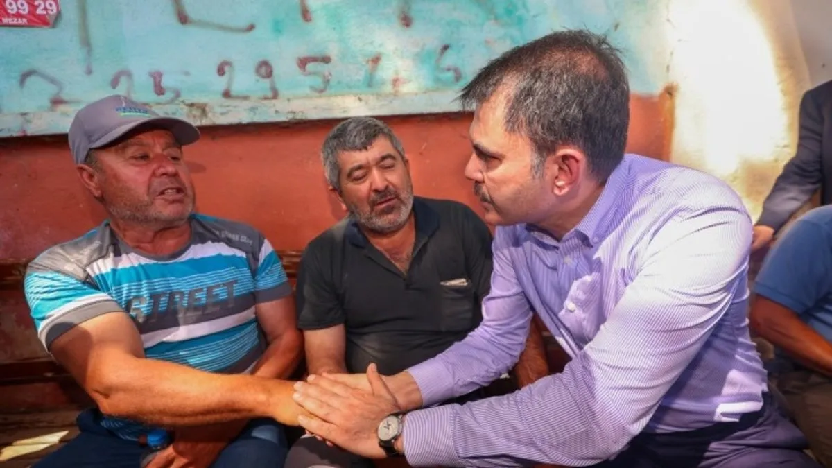 Bakan Kurum gözyaşı döken vatandaşı teselli etti: Hepsini gideririz, hiç merak etme
