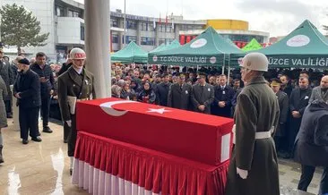 Düzce şehidine veda etti: Şehit Piyade Uzman Çavuş Mustafa Bazna son yolculuğuna uğurlandı #duzce