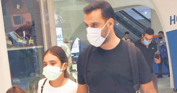 Yeğenlerıne babalık yapıyor