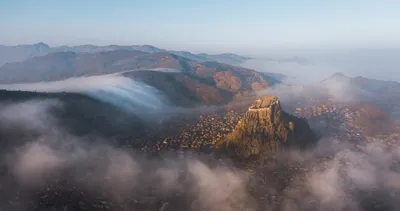 Karahisar Kalesi’nde sis manzarası etkiledi