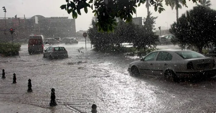 Yağışlar ne zaman bitecek, dolu yağacak mı? Meteoroloji’den İstanbul için şiddetli yağış ve süper hücre uyarısı: 6 Temmuz Salı hava durumu