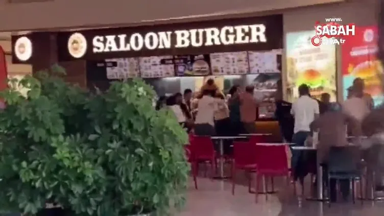 Esenyurt’ta alışveriş merkezinde yemek kavgası kamerada | Video