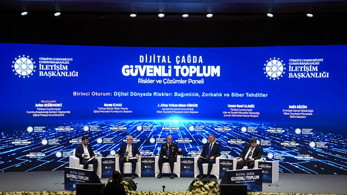 İletişim Başkanlığının düzenlediği panelde dijital dünyanın riskleri ele alındı İletişim Başkanlığının düzenlediği panelde dijital dünyanın riskleri ele alındı
