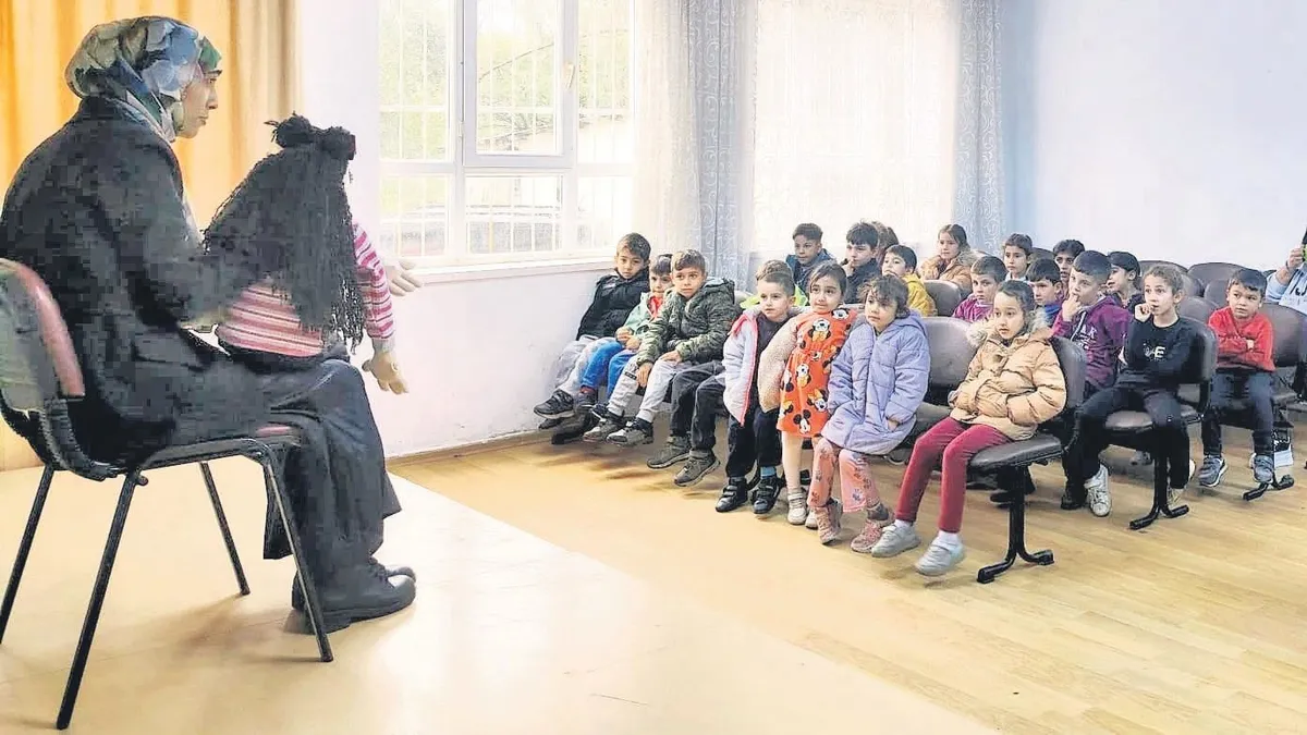 Kuklasıyla Rim’in hikâyesini anlatıyor