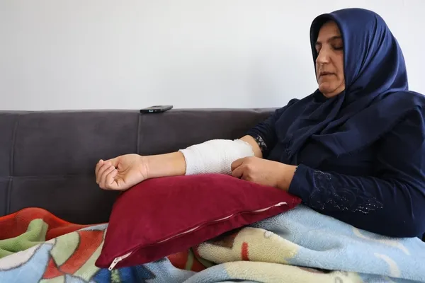 kizini-yolcu-etmek-isterken-kopek-saldirisina-ugradi-talihsiz-kadin-kabus-dakikalarini-anlatti-beni-paramparca-1780487504711.jpg