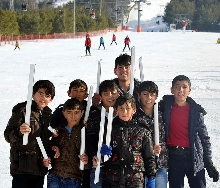 Kayak takımları yok ama herkesten çok eğleniyorlar...