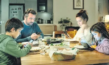 Sofrada telefon var sohbet yok