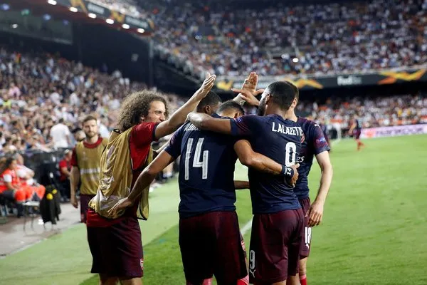 Valencia - Arsenal maçında son düdük çaldı, saha karıştı!