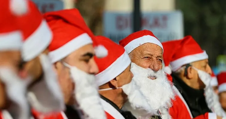 Arsa mağdurları Noel Baba kostümüyle eylem yaptı