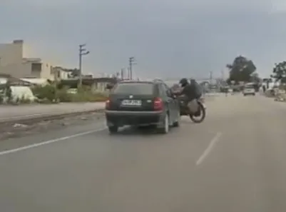 hatayda-aci-kaza-motosiklet-otomobile-ok-gibi-saplandi-1-olu-1-yarali-1777960550956.jpg