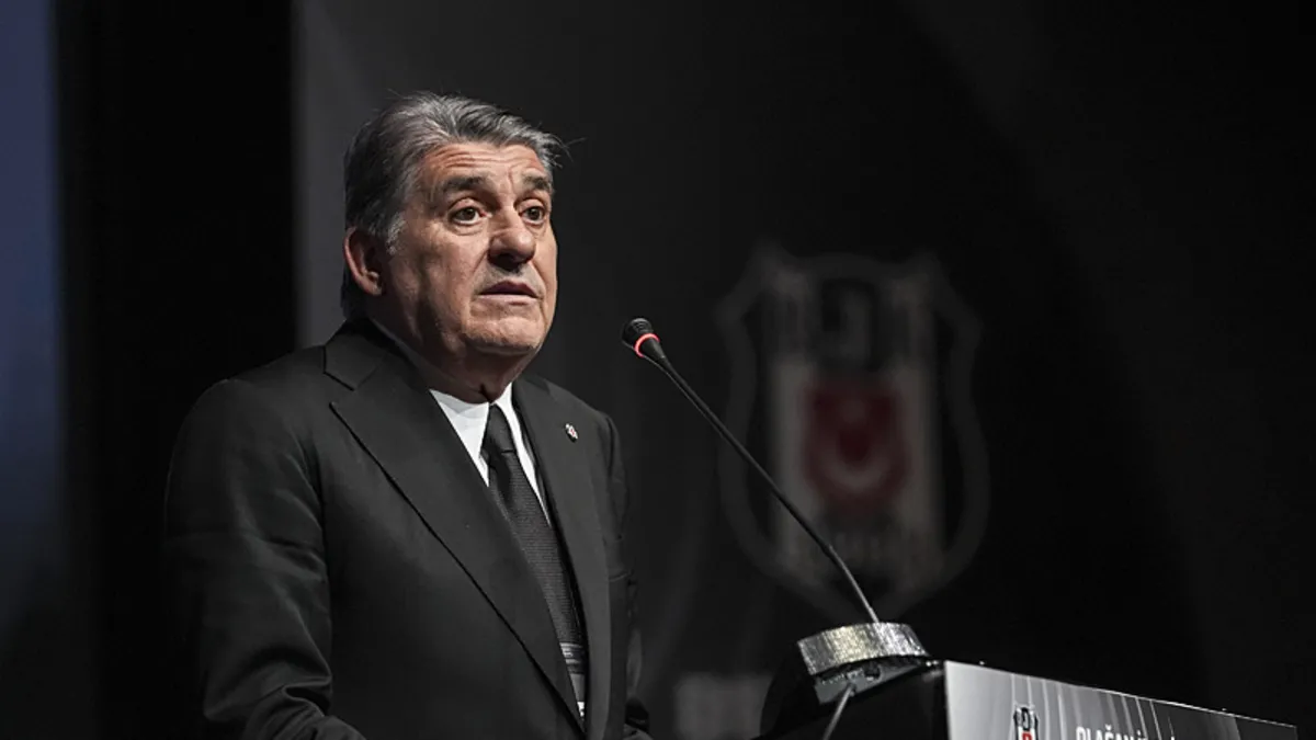 Beşiktaş'ta Serdal Adalı ve yönetimi ibra edildi